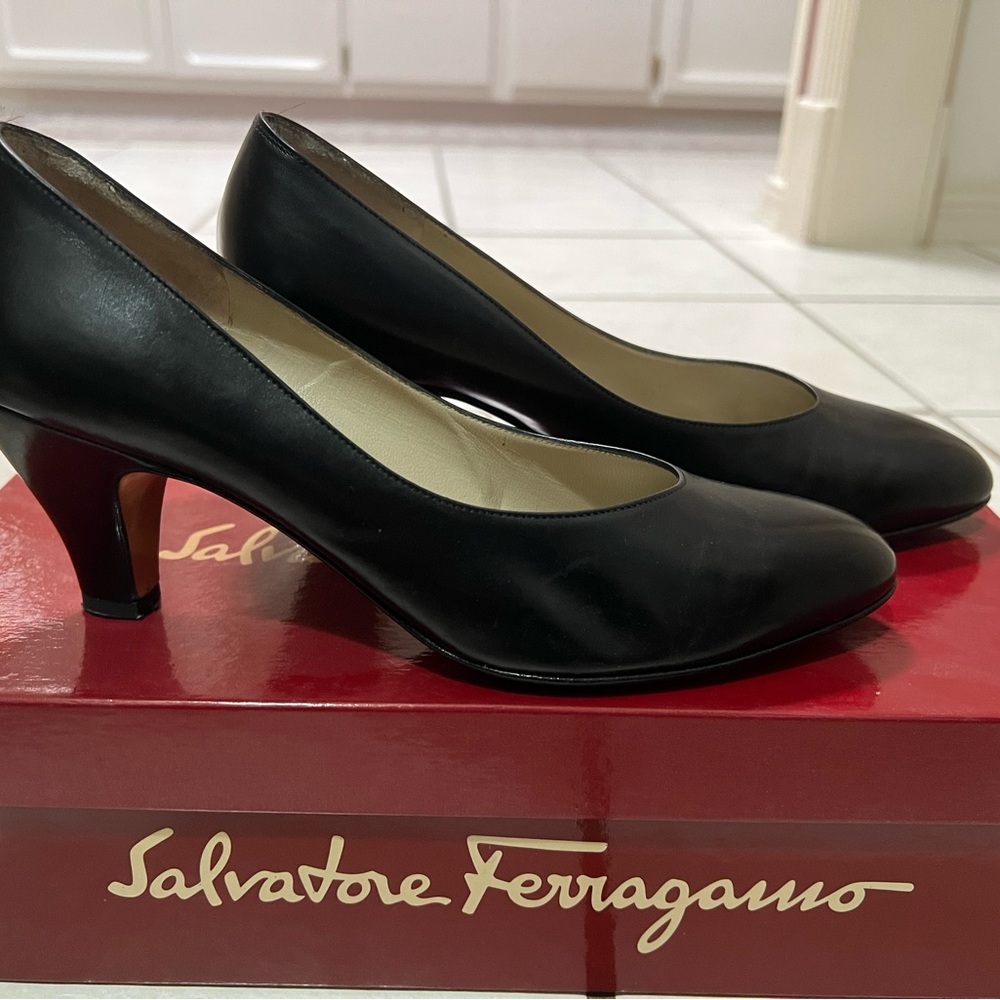 Black Salvatore Ferragamo Heels - size 6